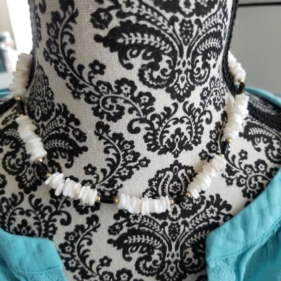 Puka Shell Choker - Picture 8 of 8